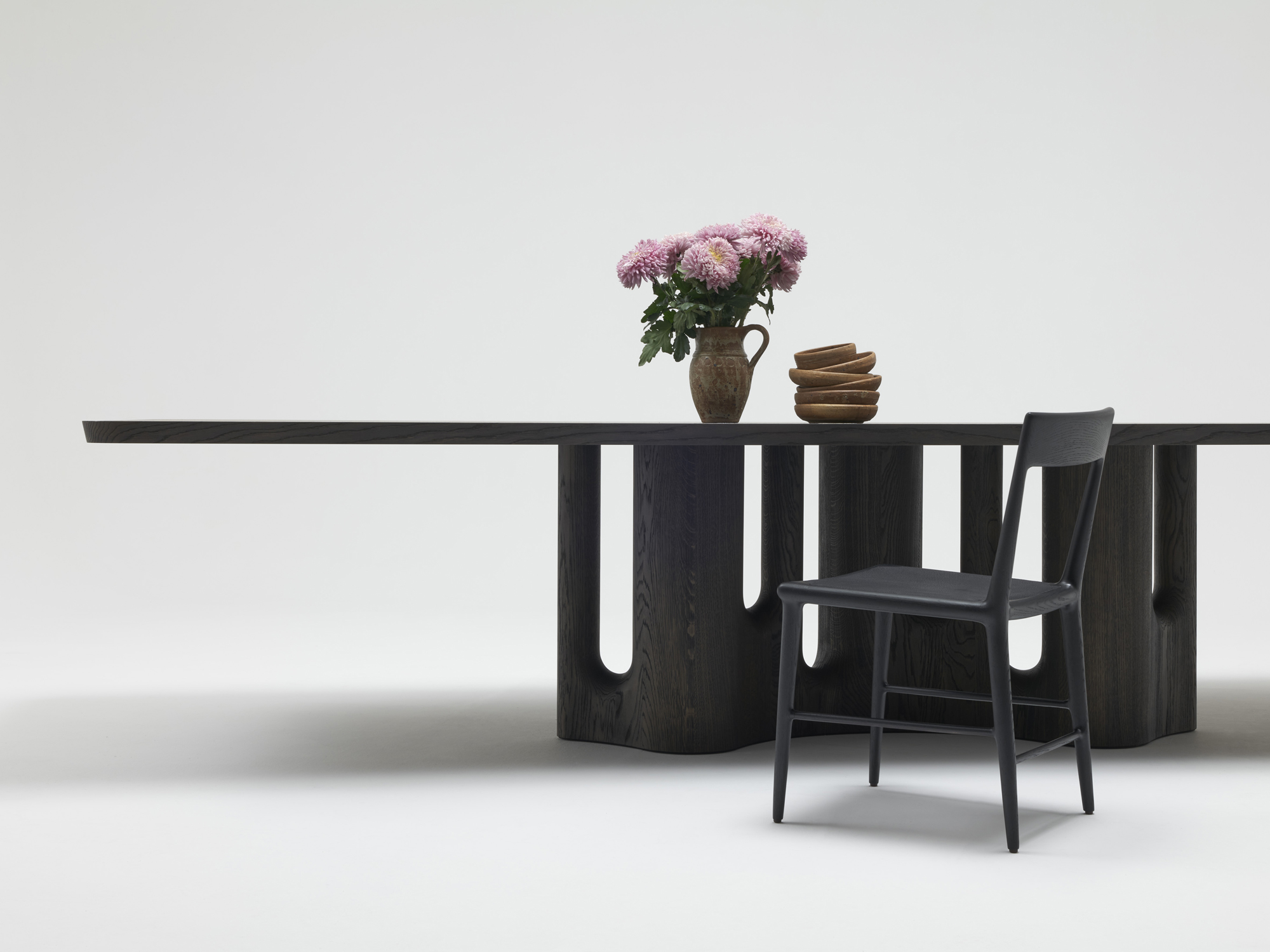 EN-Delcourt-Collection-NIN-table-OUD-chair