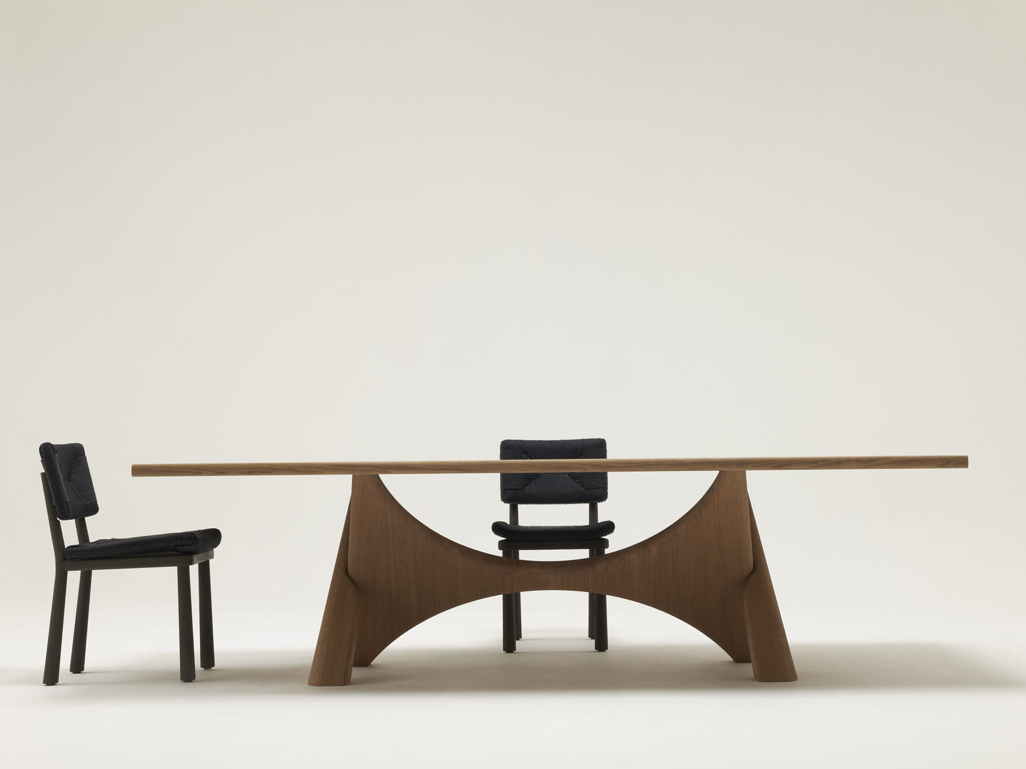 EN-Delcourt-Collection-OGA-table-ARI-chair
