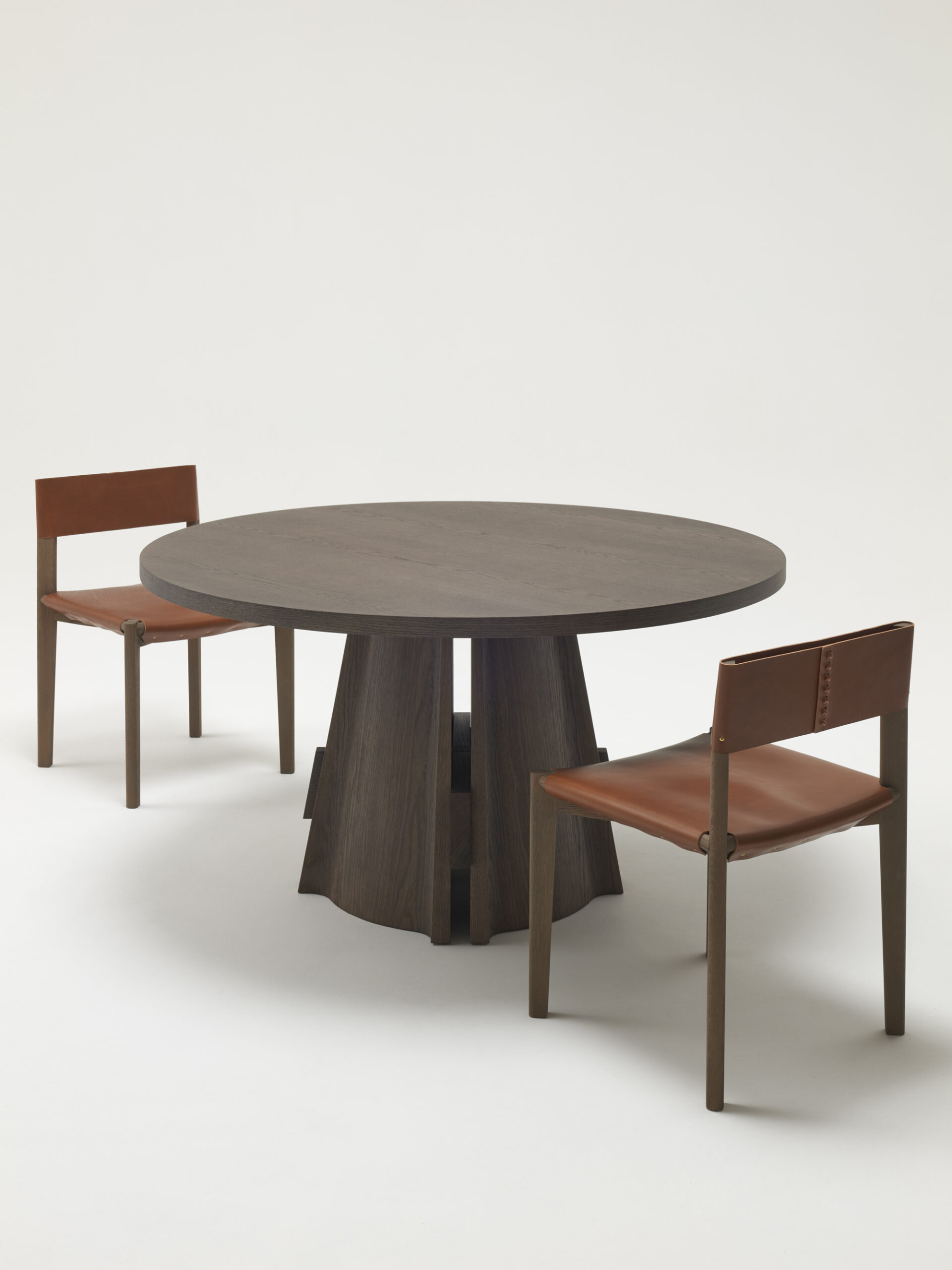EN-Delcourt-Collection-ORI table-LEA chair