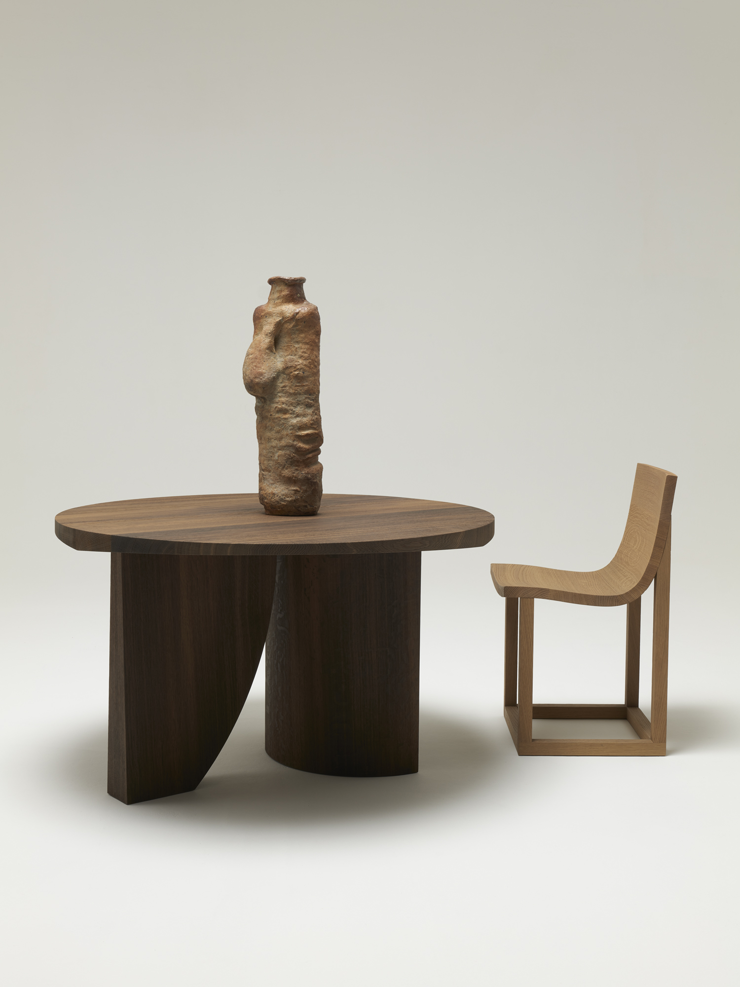 EN-Delcourt-Collection-TEO-side-table-AIR-chair