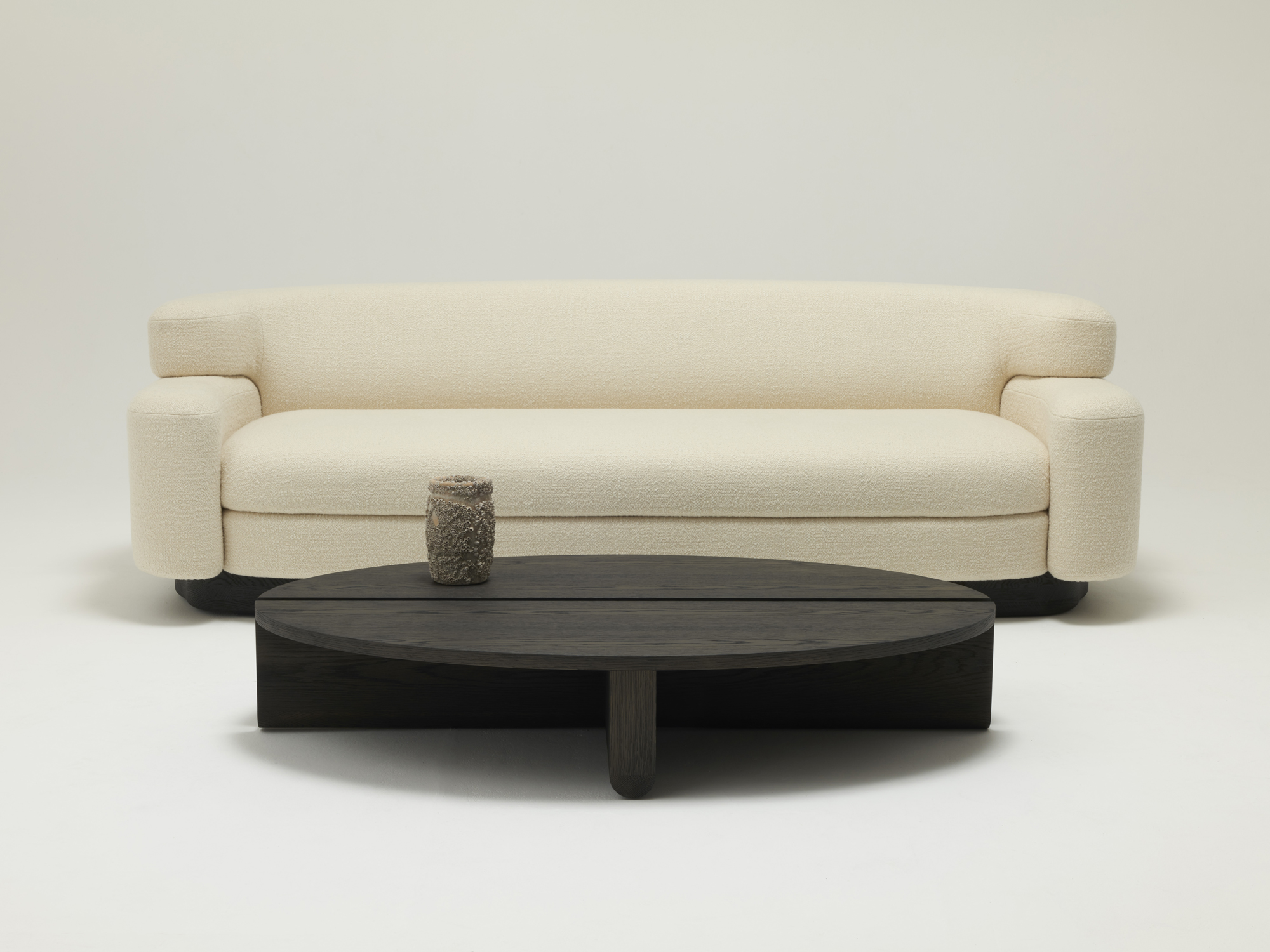 EN-Delcourt-Collection-ZAE-sofa-DUP-low-table